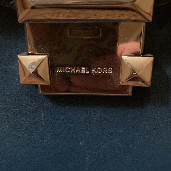 MICHAEL KORS SHOULDER BAG WITH HANDLE. SHARP LOOKING! Like new! - Picture 2 of 15